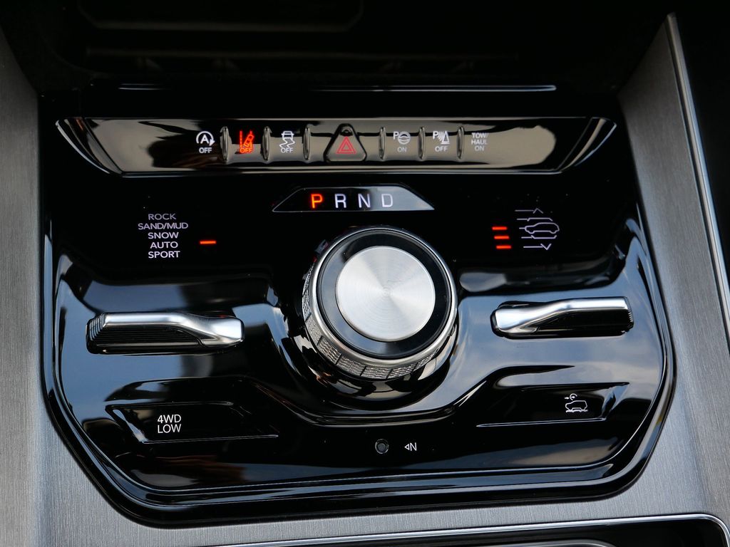 Thumbnail: 2025 Jeep Wagoneer - 40