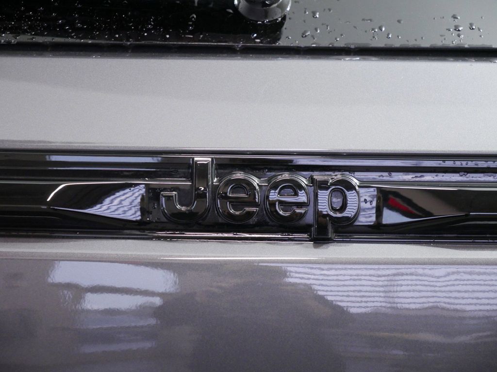 Thumbnail: 2025 Jeep Grand Cherokee - 12