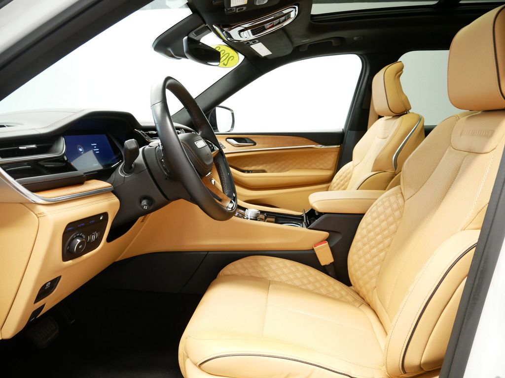 Thumbnail: 2023 Jeep Grand Cherokee - 34