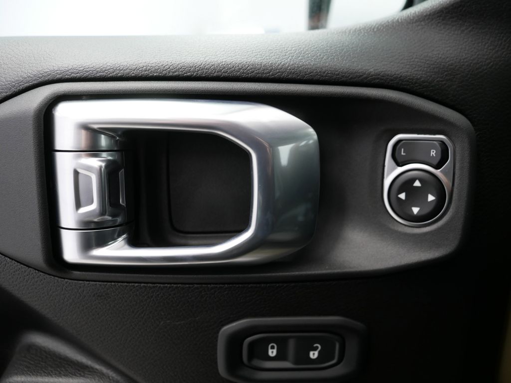 Thumbnail: 2025 Jeep Gladiator - 36