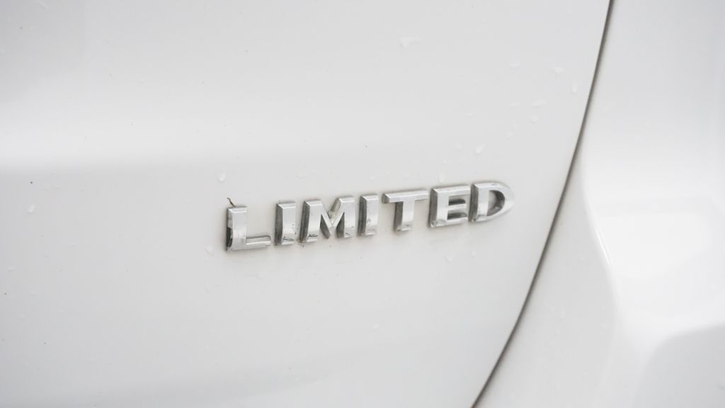 Thumbnail: 2015 Jeep Grand Cherokee - 13