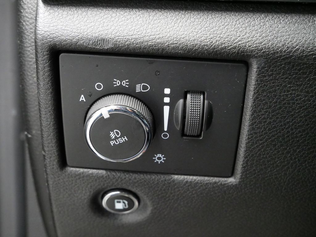 Thumbnail: 2014 Jeep Grand Cherokee - 27