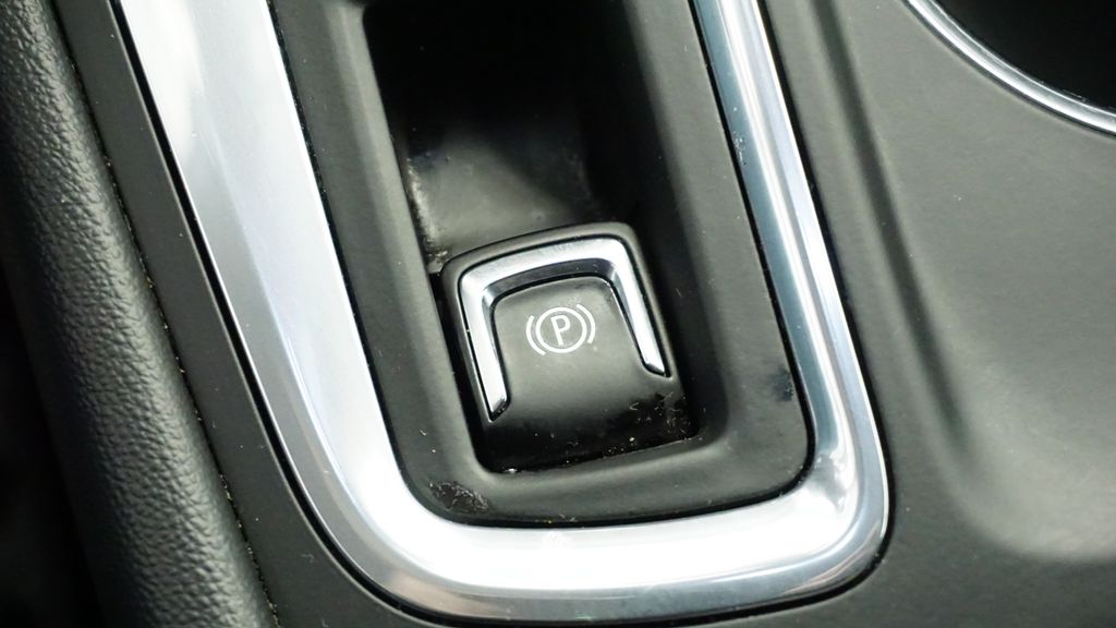 Thumbnail: 2020 Chevrolet Equinox - 32