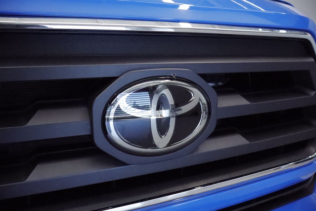 Thumbnail: 2020 Toyota Tacoma - 4