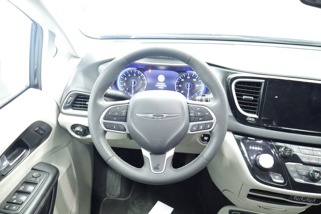Thumbnail: 2023 Chrysler Pacifica - 12