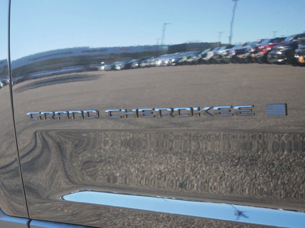 Thumbnail: 2025 Jeep Grand Cherokee - 16