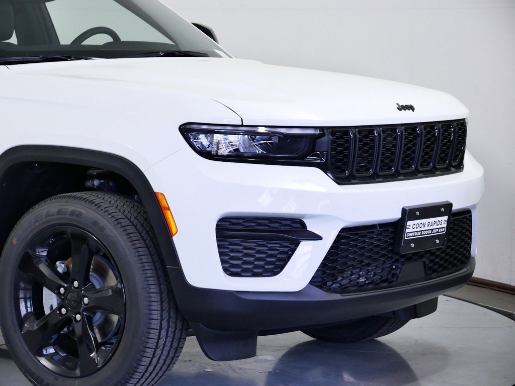 Thumbnail: 2024 Jeep Grand Cherokee - 3