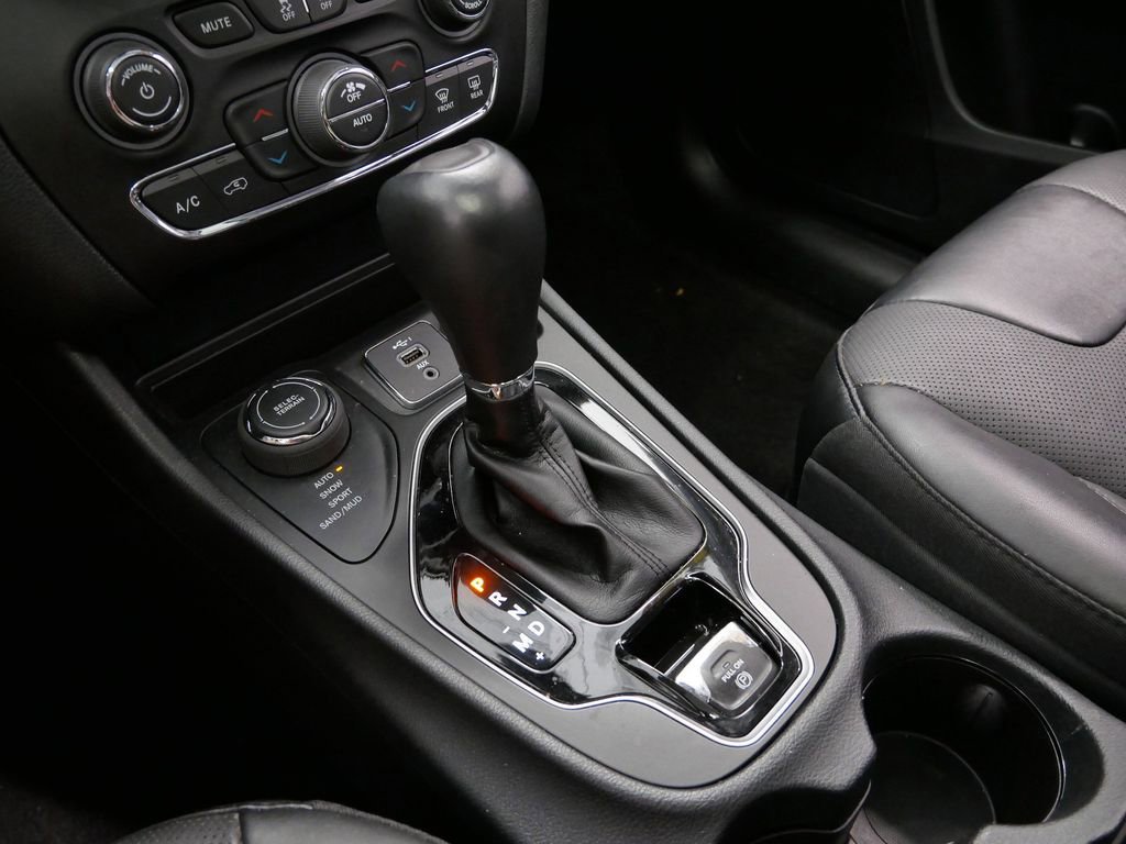 Thumbnail: 2022 Jeep Cherokee - 40