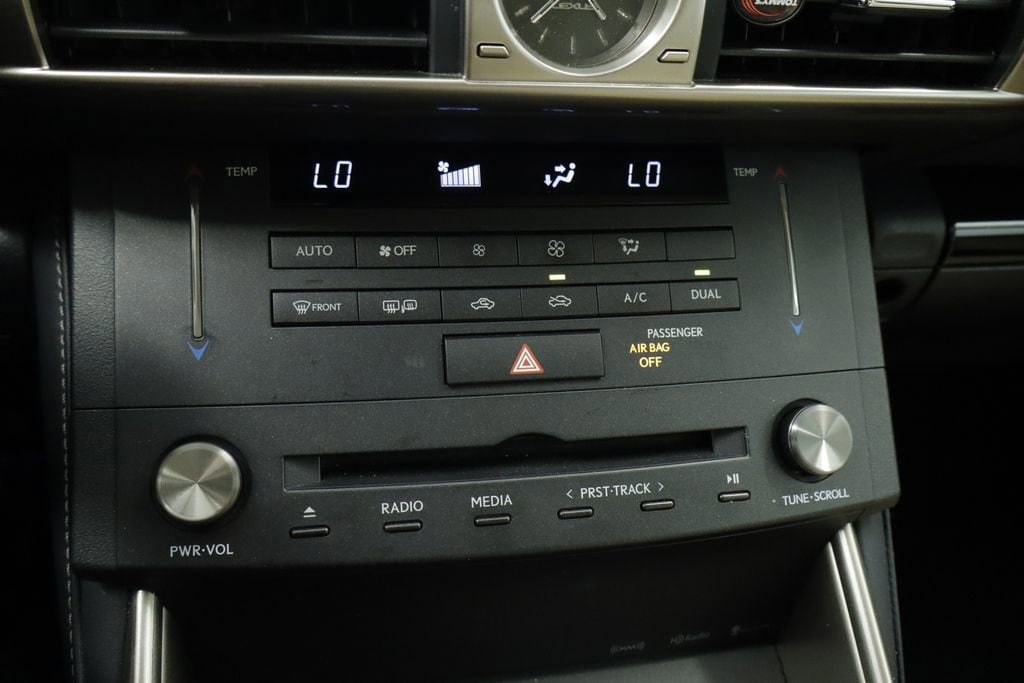 Thumbnail: 2015 Lexus IS - 29