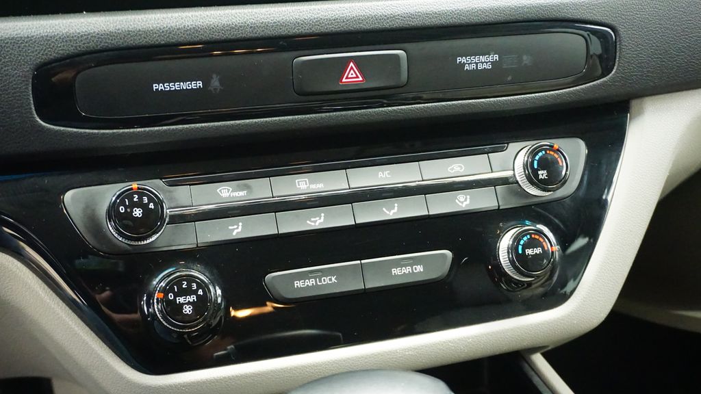 Thumbnail: 2020 Kia Sedona - 28