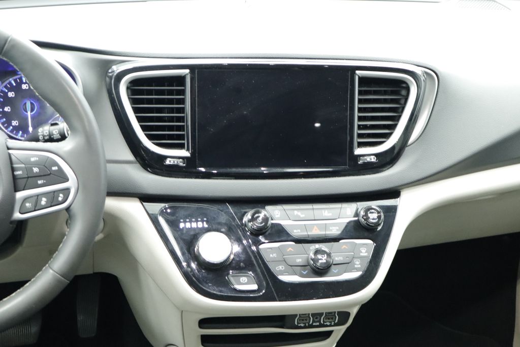 Thumbnail: 2023 Chrysler Pacifica - 26