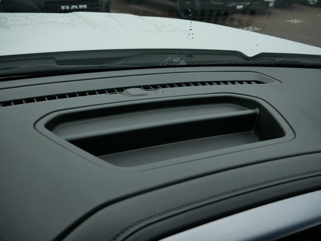 Thumbnail: 2022 GMC Sierra 3500 - 35