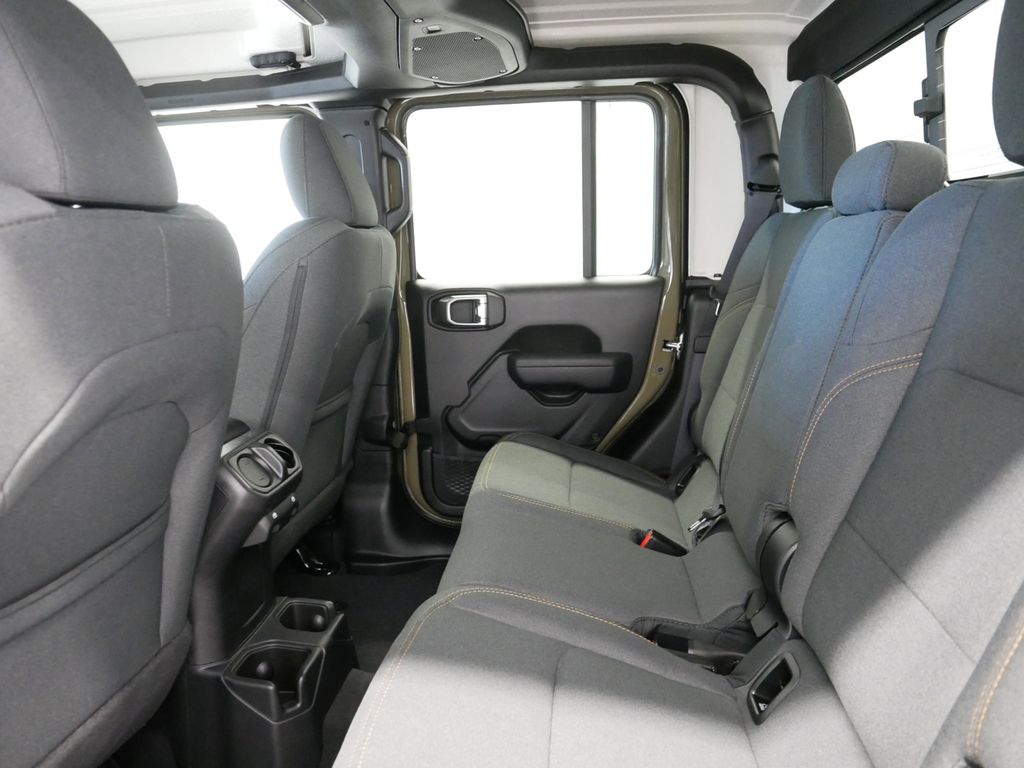 Thumbnail: 2025 Jeep Gladiator - 31