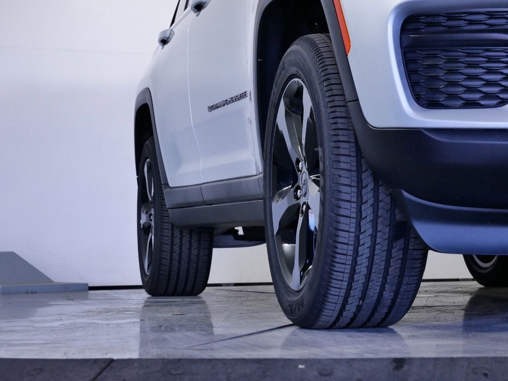 Thumbnail: 2024 Jeep Grand Cherokee - 8