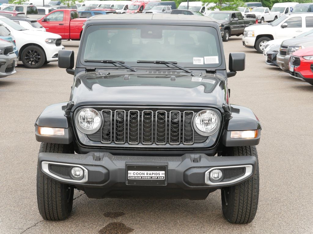 Thumbnail: 2025 Jeep Gladiator - 17