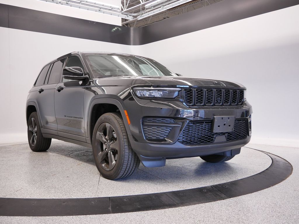 Thumbnail: 2023 Jeep Grand Cherokee - 18