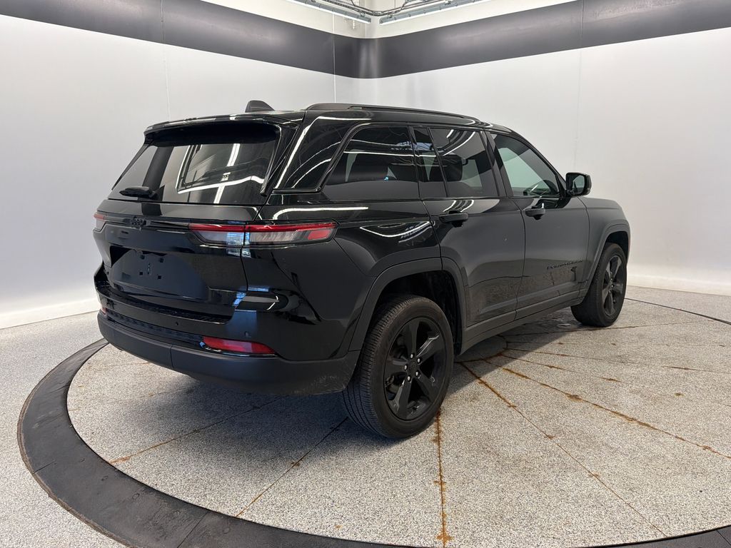 Thumbnail: 2024 Jeep Grand Cherokee - 11