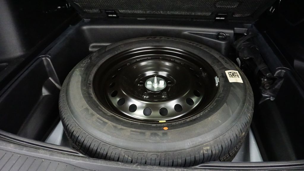 Thumbnail: 2023 Jeep Grand Cherokee - 16