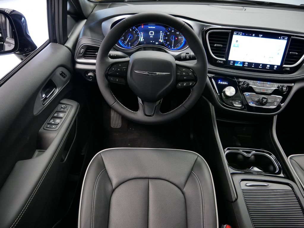 Thumbnail: 2026 Chrysler Pacifica - 14