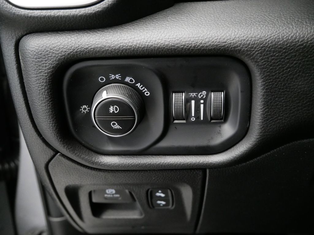 2025 RAM 1500 Big Horn 37