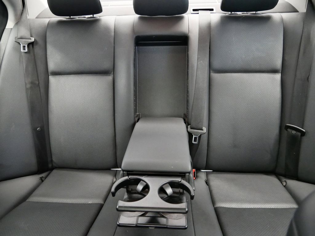 Thumbnail: 2011 Mercedes-Benz C-Class - 16