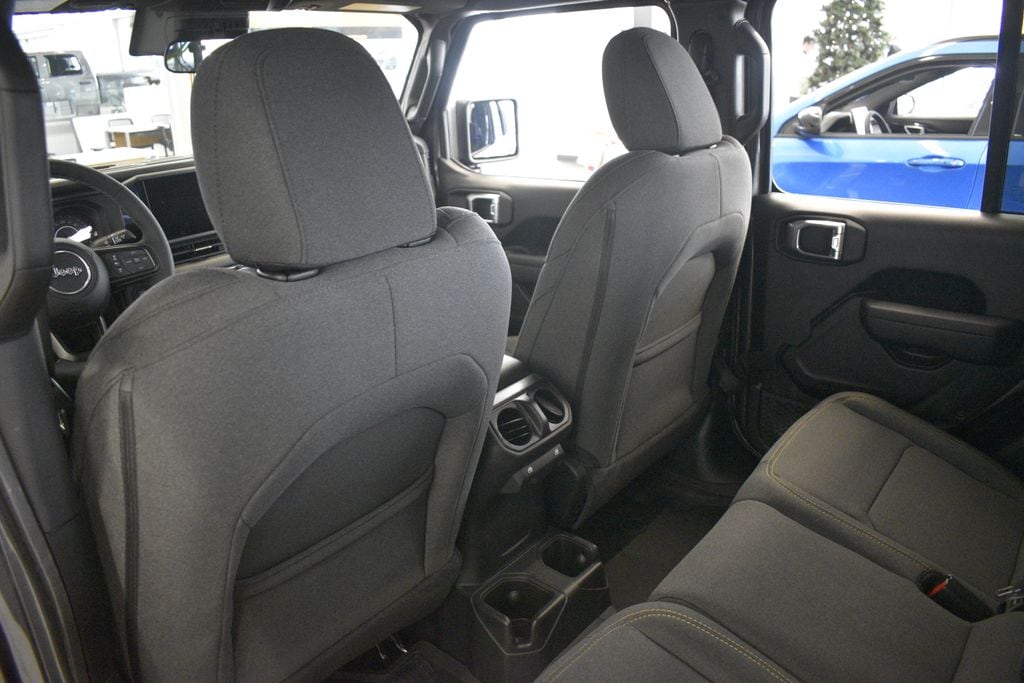 Thumbnail: 2025 Jeep Gladiator - 23