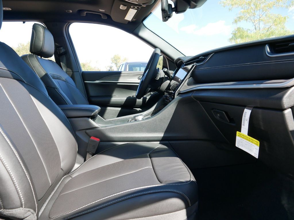 2025 Jeep Grand Cherokee L Limited Edition 24
