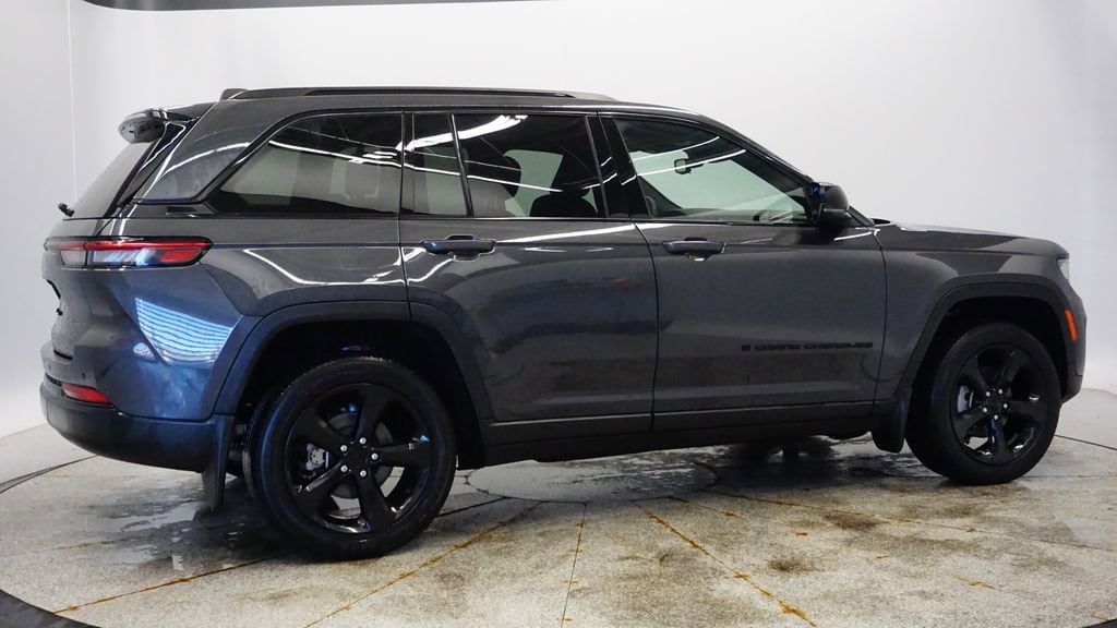 Thumbnail: 2023 Jeep Grand Cherokee - 8