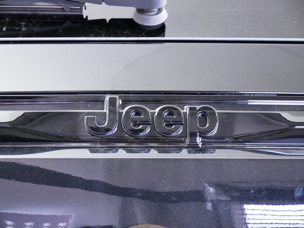 Thumbnail: 2024 Jeep Grand Cherokee - 13