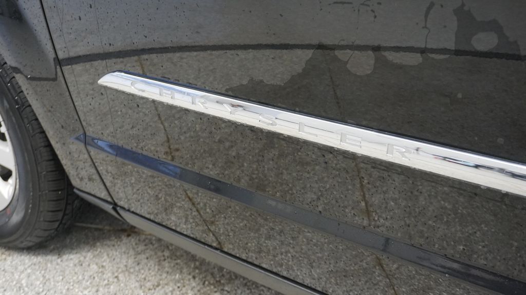 Thumbnail: 2014 Chrysler Town & Country - 19