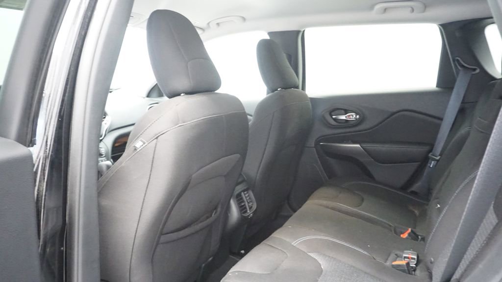 Thumbnail: 2019 Jeep Cherokee - 22