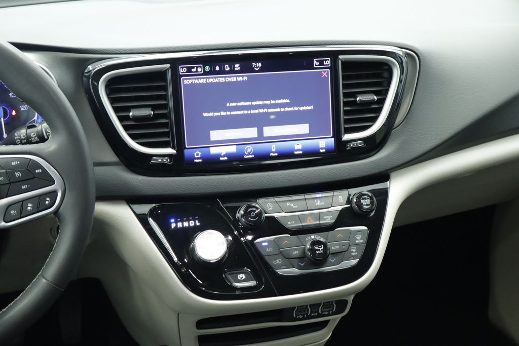 Thumbnail: 2023 Chrysler Pacifica - 26