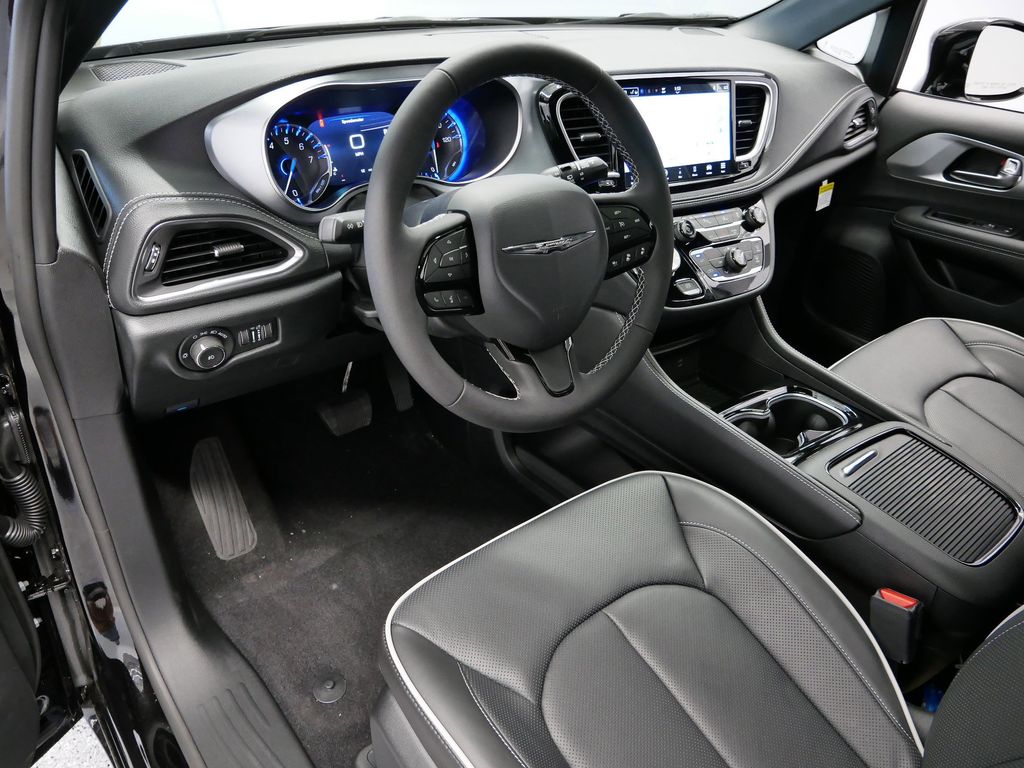 Thumbnail: 2026 Chrysler Pacifica - 2