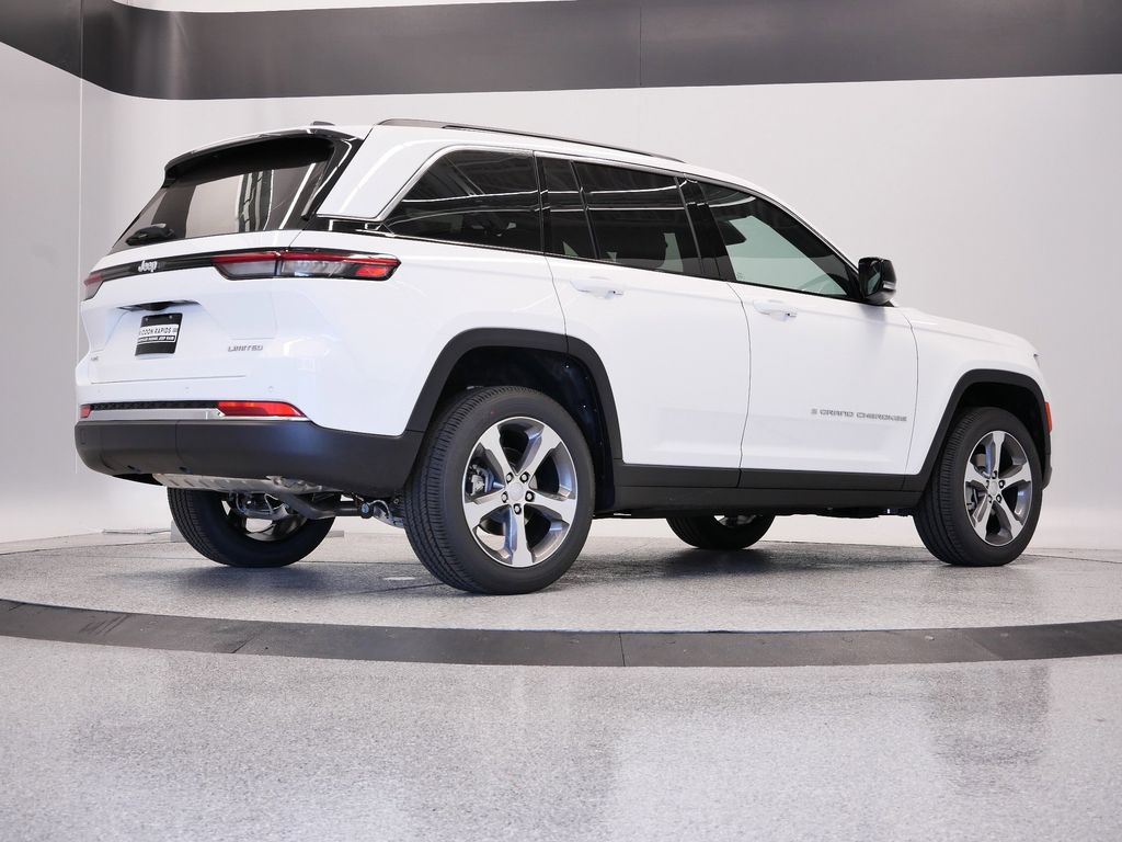Thumbnail: 2025 Jeep Grand Cherokee - 8