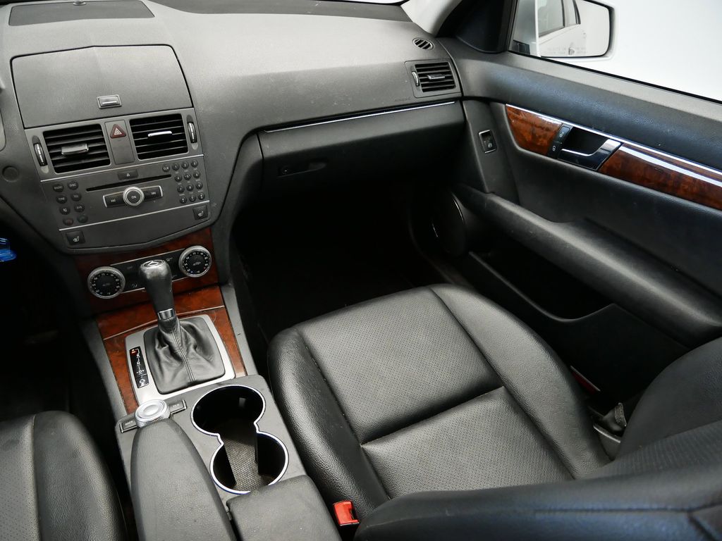 Thumbnail: 2011 Mercedes-Benz C-Class - 14
