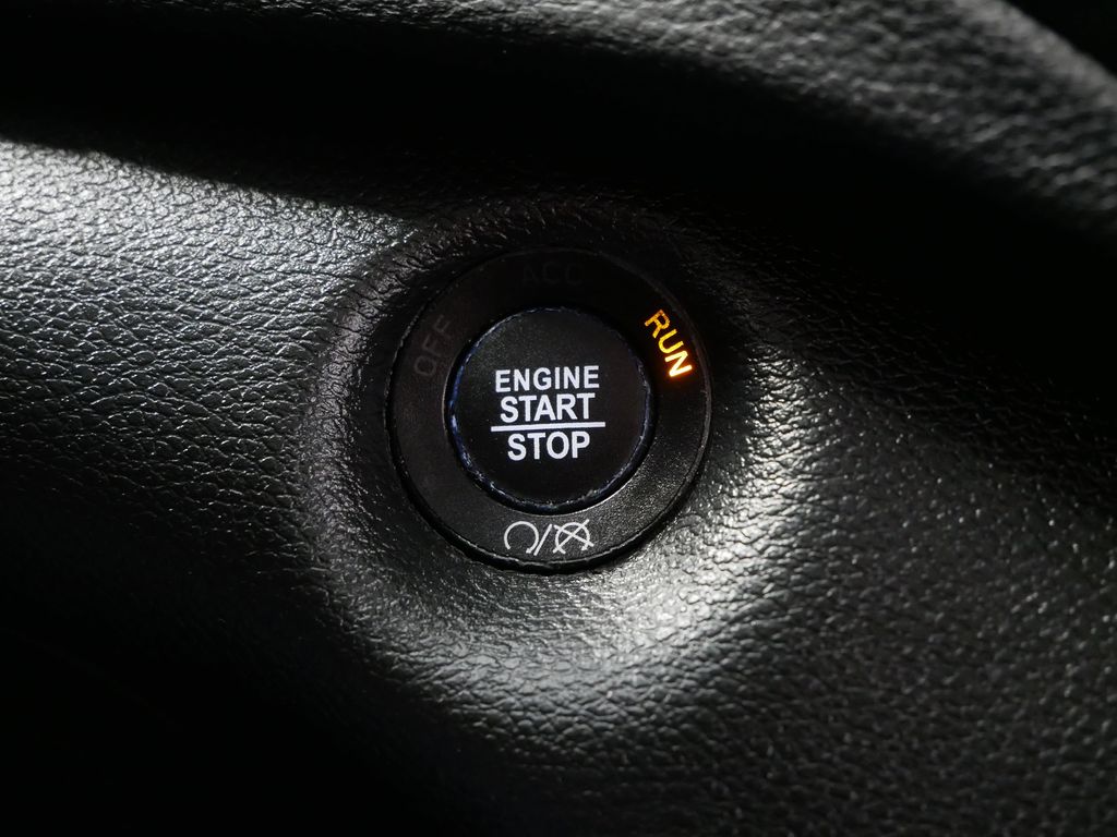 Thumbnail: 2022 Jeep Cherokee - 37