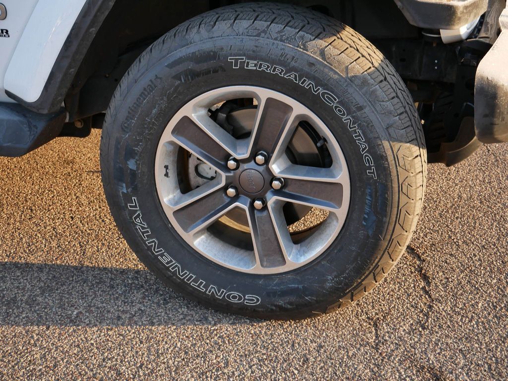 Thumbnail: 2019 Jeep Wrangler - 14