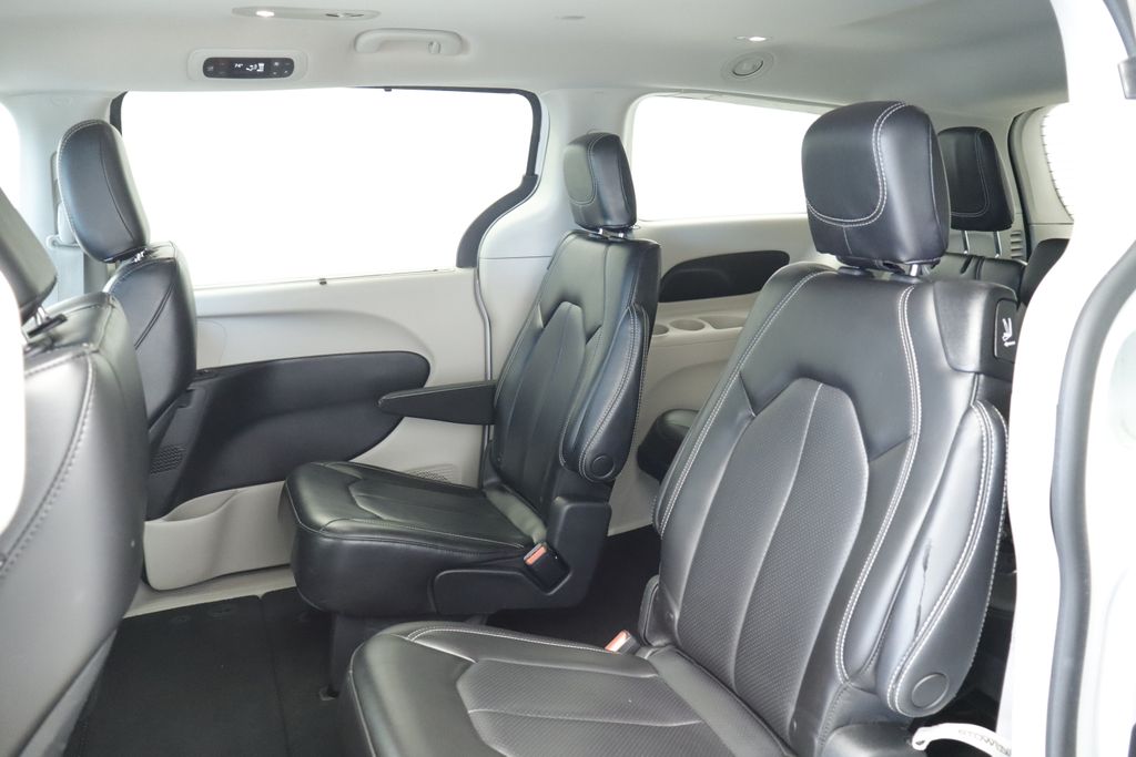 Thumbnail: 2023 Chrysler Pacifica - 21
