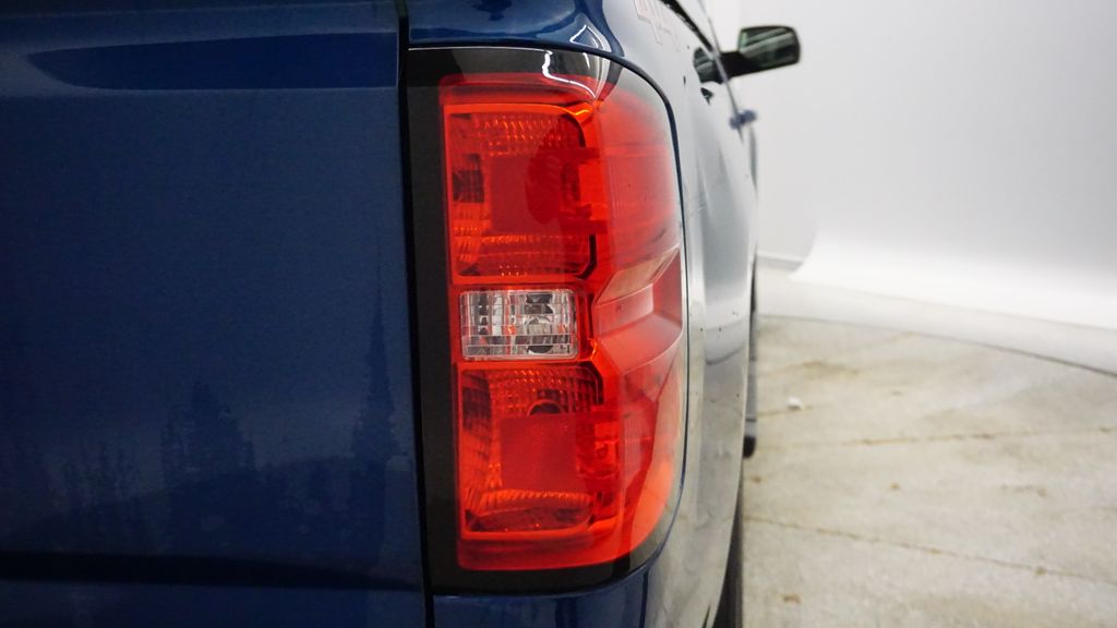 Thumbnail: 2018 Chevrolet Silverado 1500 - 12