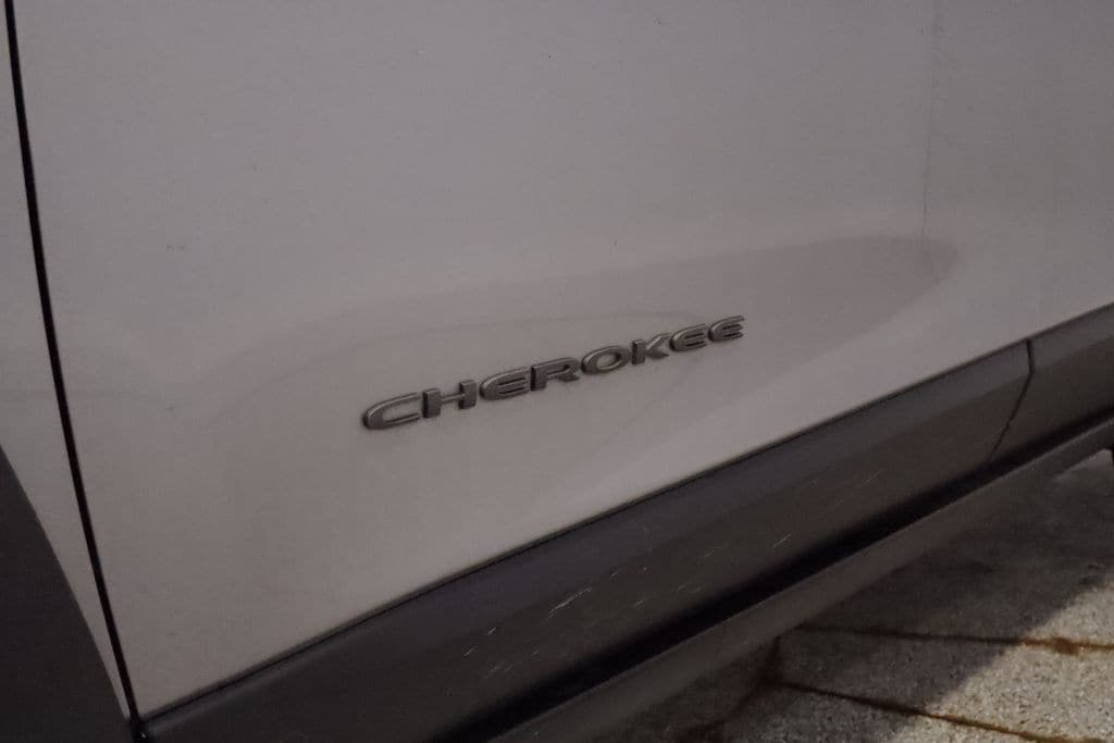 Thumbnail: 2020 Jeep Cherokee - 9
