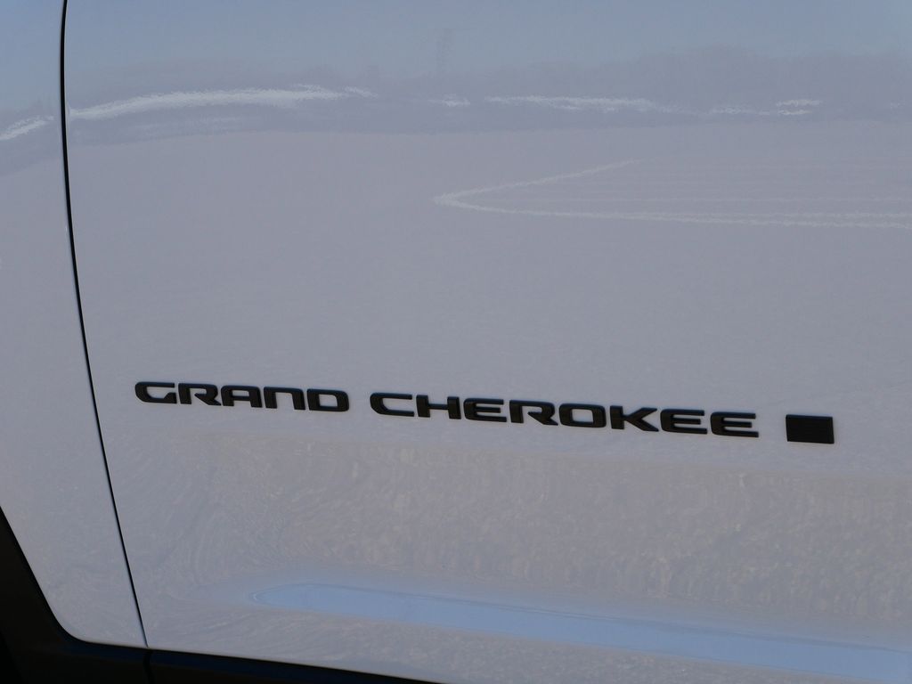 Thumbnail: 2025 Jeep Grand Cherokee - 17