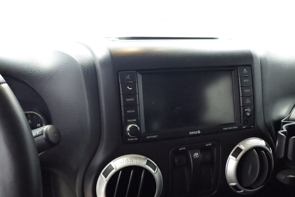 Thumbnail: 2015 Jeep Wrangler - 23