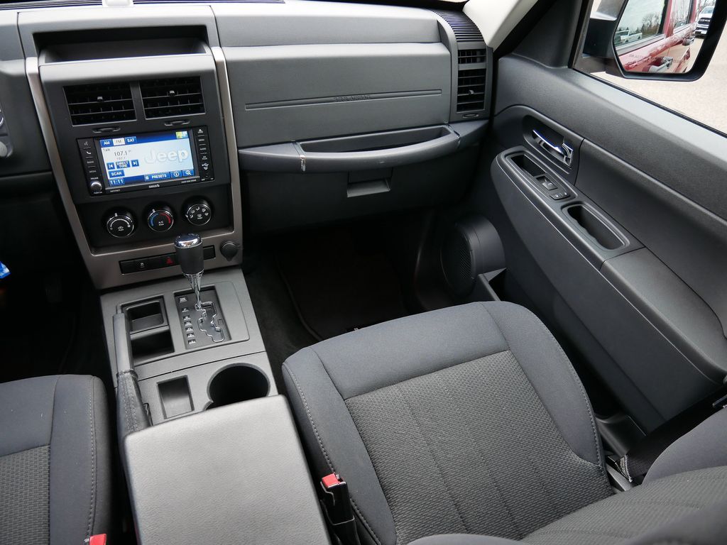 Thumbnail: 2012 Jeep Liberty - 19