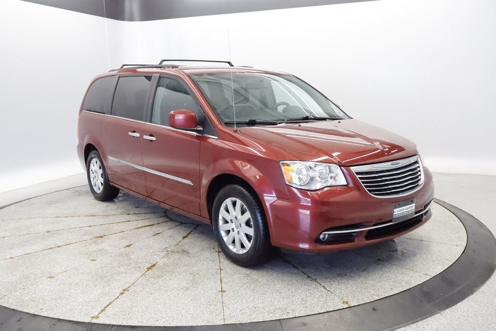 Thumbnail: 2016 Chrysler Town & Country - 6