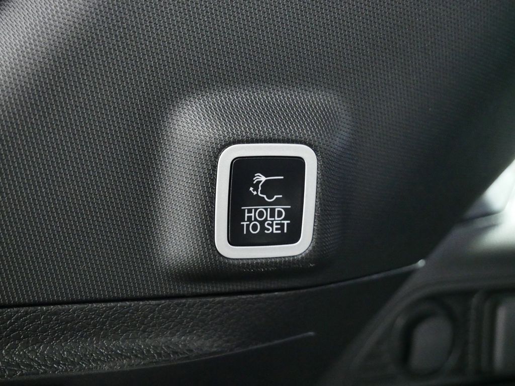 2024 Jeep Grand Cherokee Altitude 29