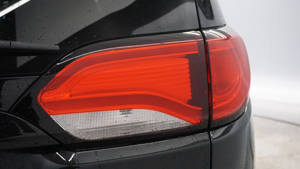 Thumbnail: 2018 Chrysler Pacifica - 14