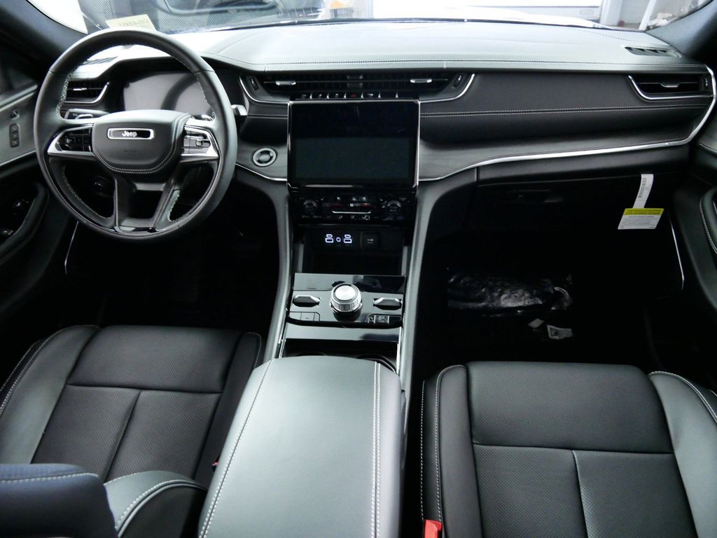 Thumbnail: 2025 Jeep Grand Cherokee - 6