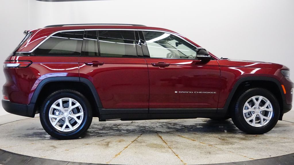 Thumbnail: 2023 Jeep Grand Cherokee - 8