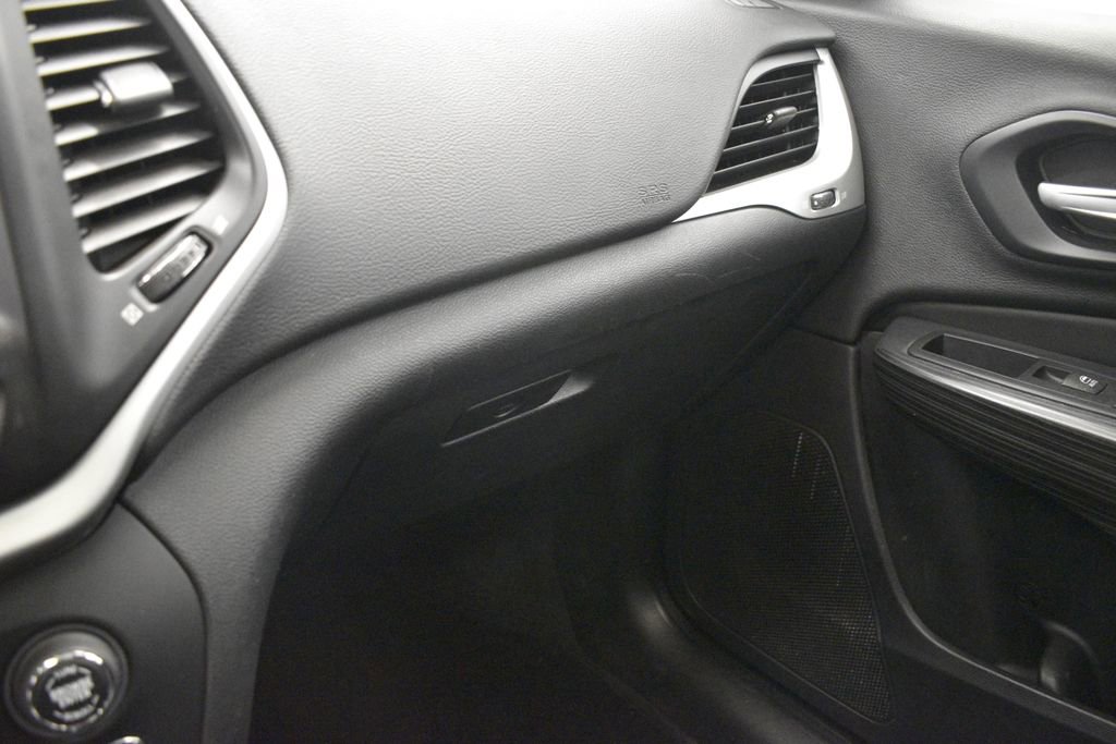 Thumbnail: 2016 Jeep Cherokee - 43