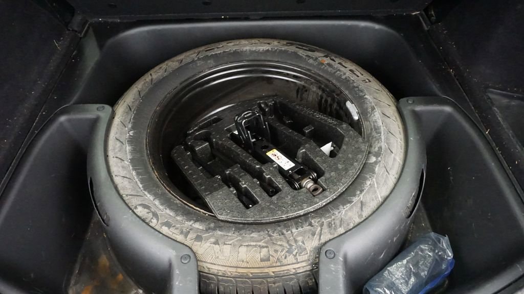 Thumbnail: 2017 Jeep Grand Cherokee - 20